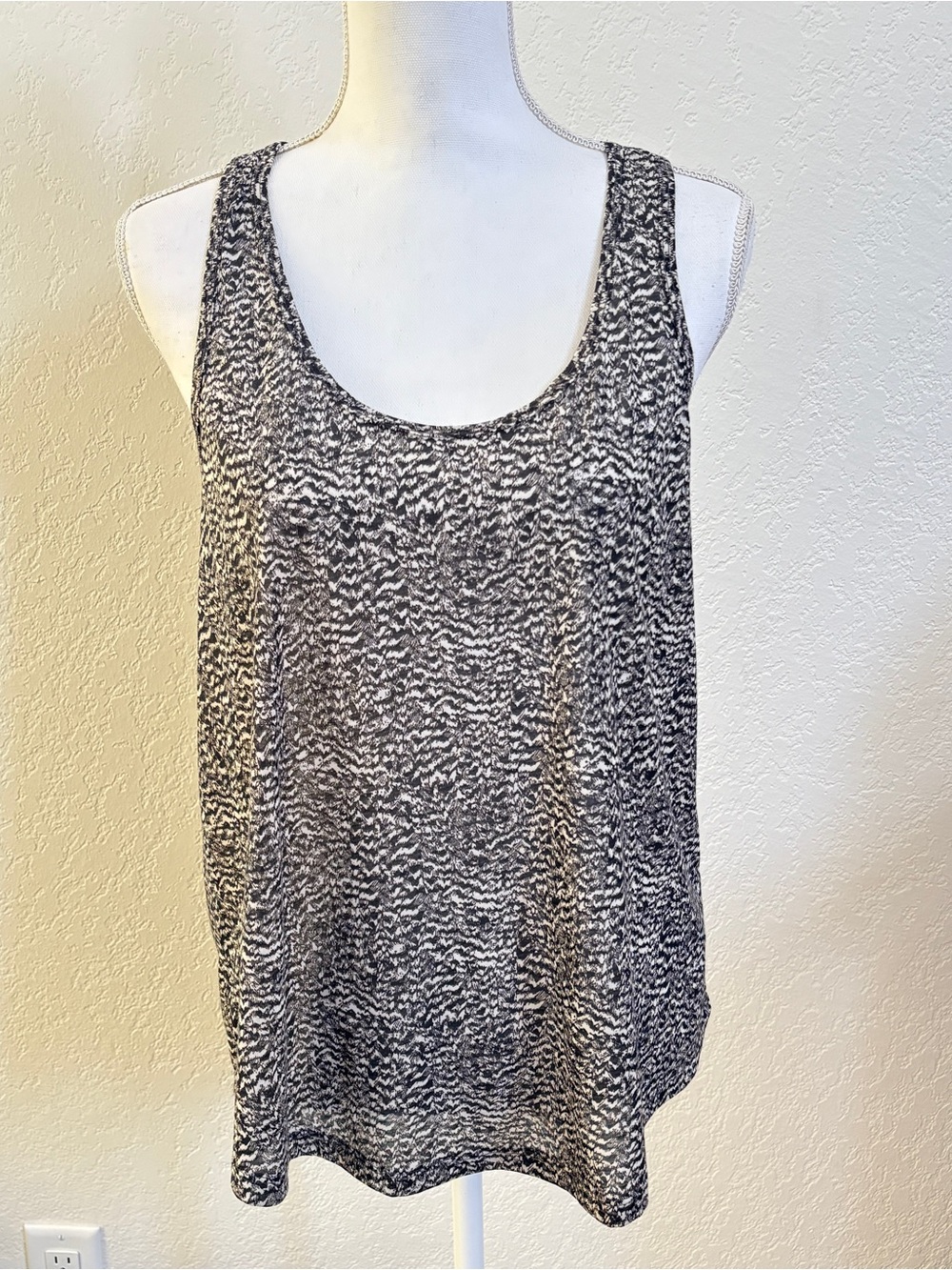 Basic Black & White Scoop Neck Tank Racerback Tank Top M